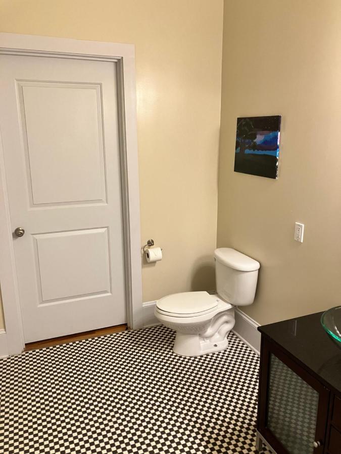 Comfy Loft Hideaway In The Middle Of Downtown Appartamento Gastonia Esterno foto