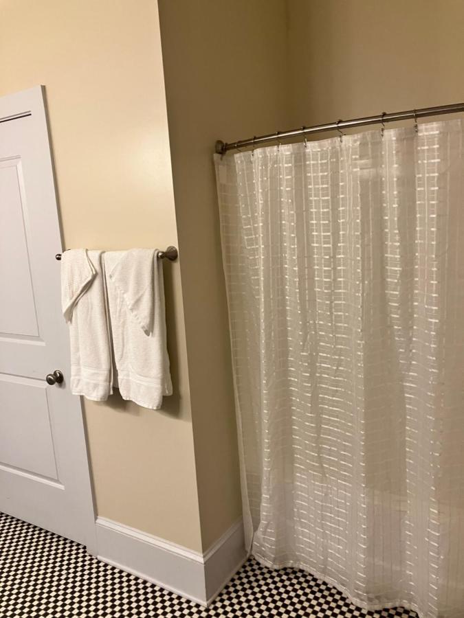 Comfy Loft Hideaway In The Middle Of Downtown Appartamento Gastonia Esterno foto